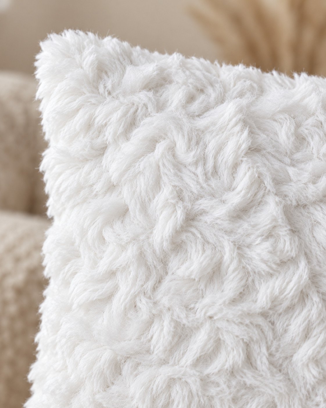 Detalle del pelo del cojín efecto aguas en blanco