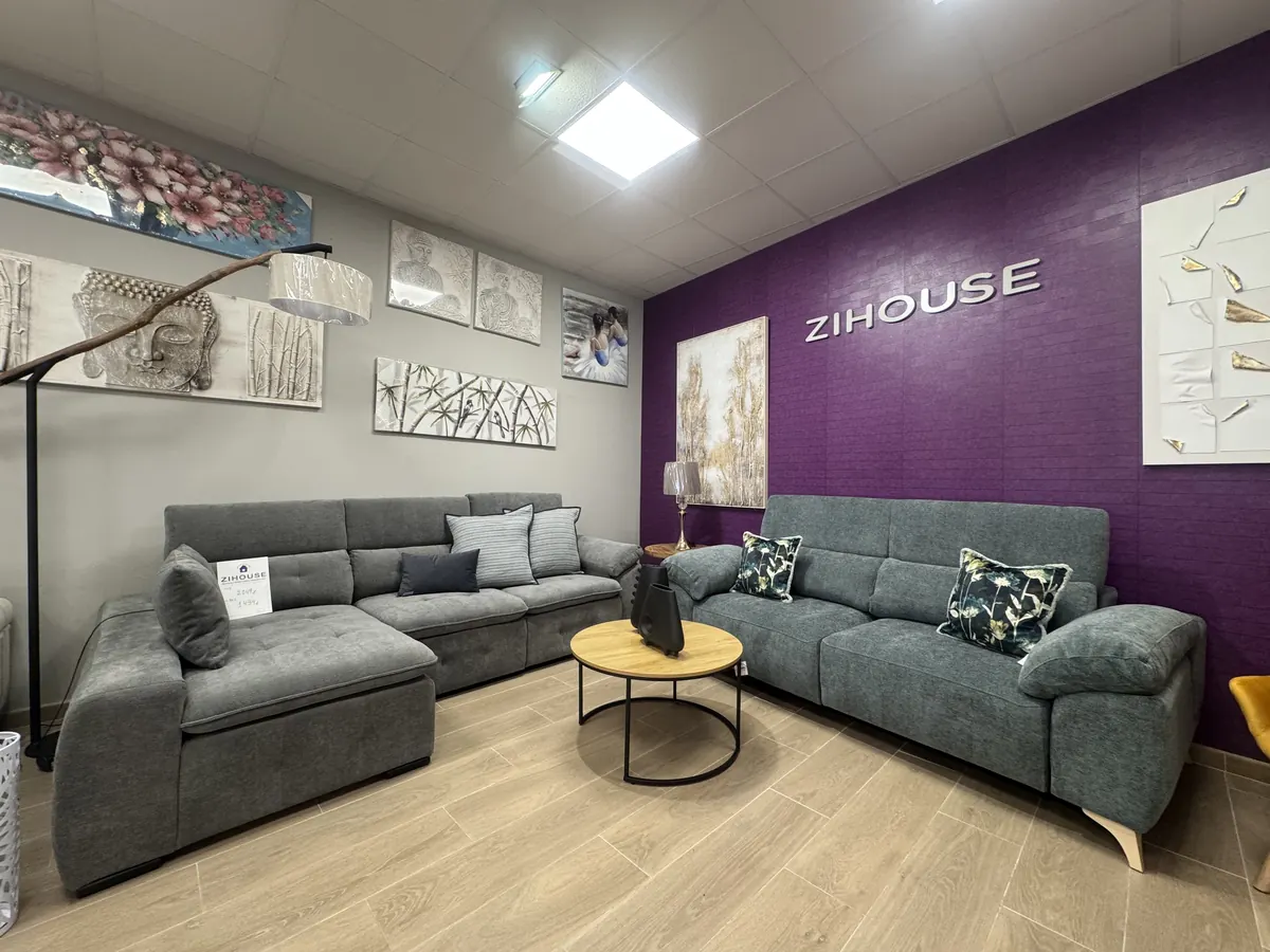 Sofás en la tienda ZIHOUSE de Lugo